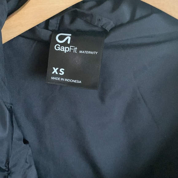 Gap fit maternity jacket - Picture 2 of 2